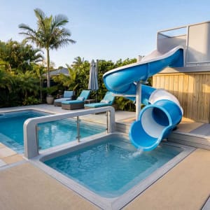 Pool- und Wasserrutschen