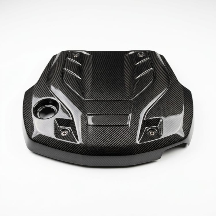 Kundenspezifische Fertigung: Motorabdeckung aus Carbonfaser